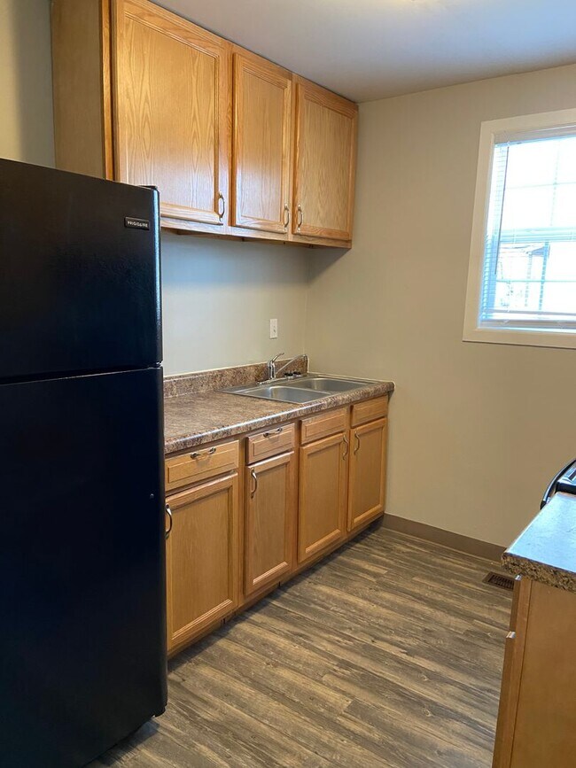 Building Photo - 360-362 E Hinman Avenue