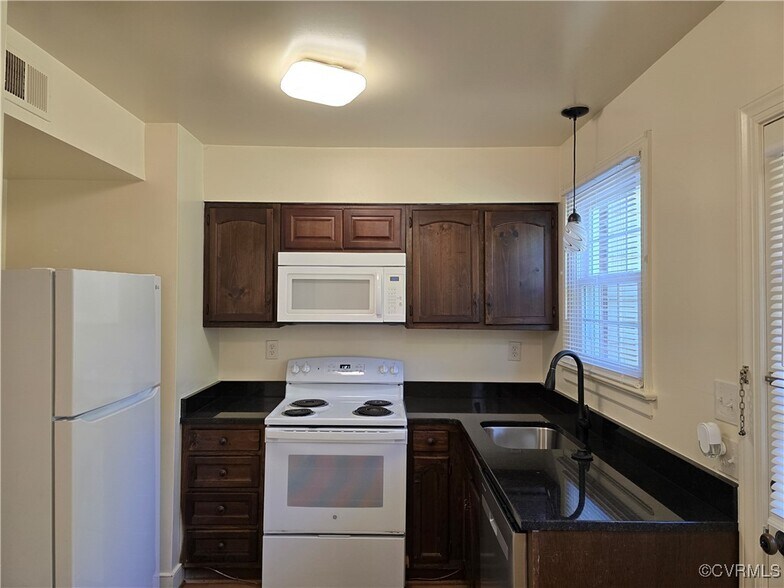 Building Photo - 3812 Hermitage Rd