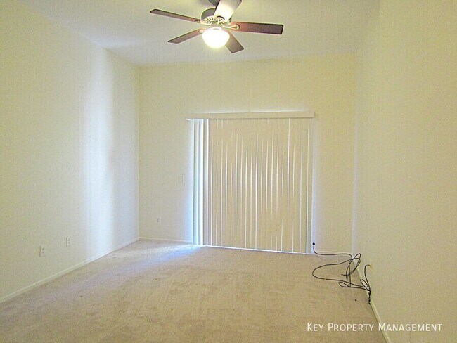 Building Photo - 10245 S Maryland Pkwy