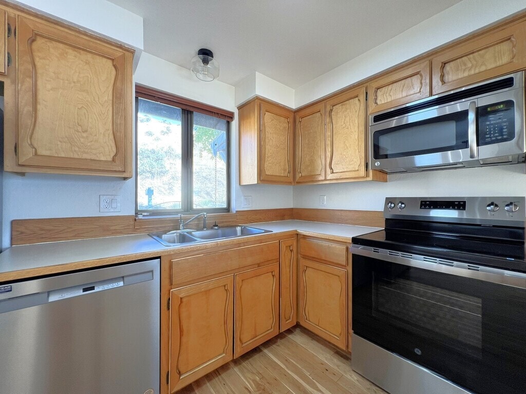 Building Photo - 2909 N Hillway Dr