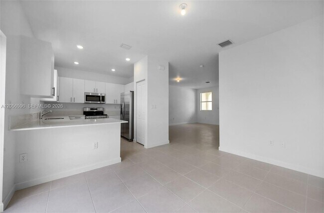 Building Photo - 2567 SE 25th Ter