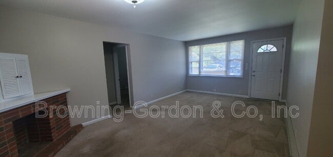 Building Photo - 4924 Briarwood Dr