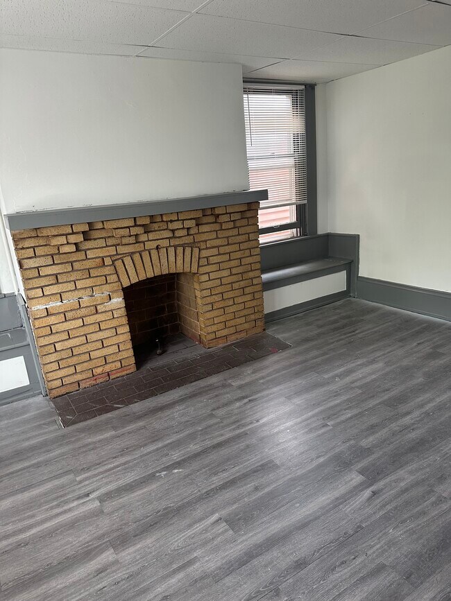 Building Photo - 1107 16th Ave