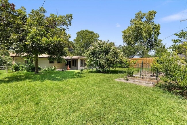 Building Photo - 1206 Larkwood Dr