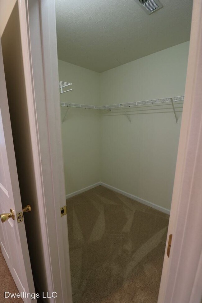 Building Photo - 3 br, 3 bath House - 305 S. Clifton Ave.