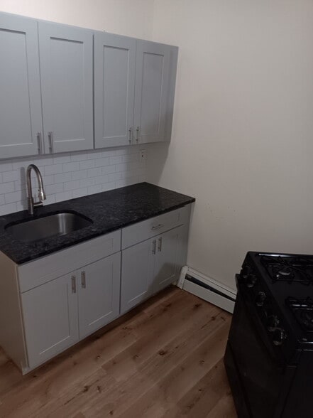 Building Photo - 449 Pavonia Ave