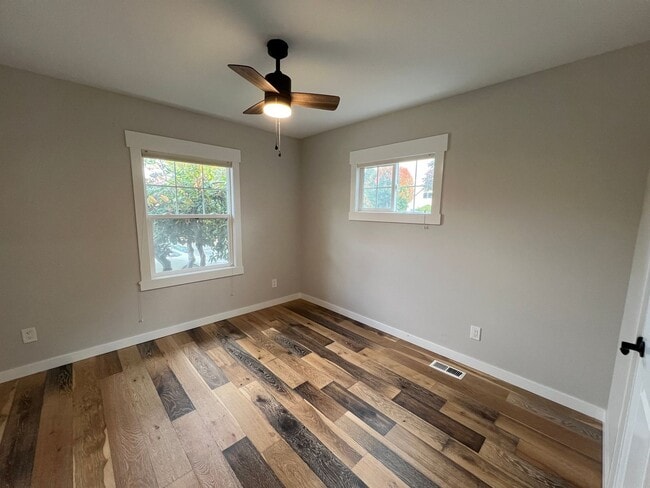 Building Photo - Gorgeous Craftsman available Now