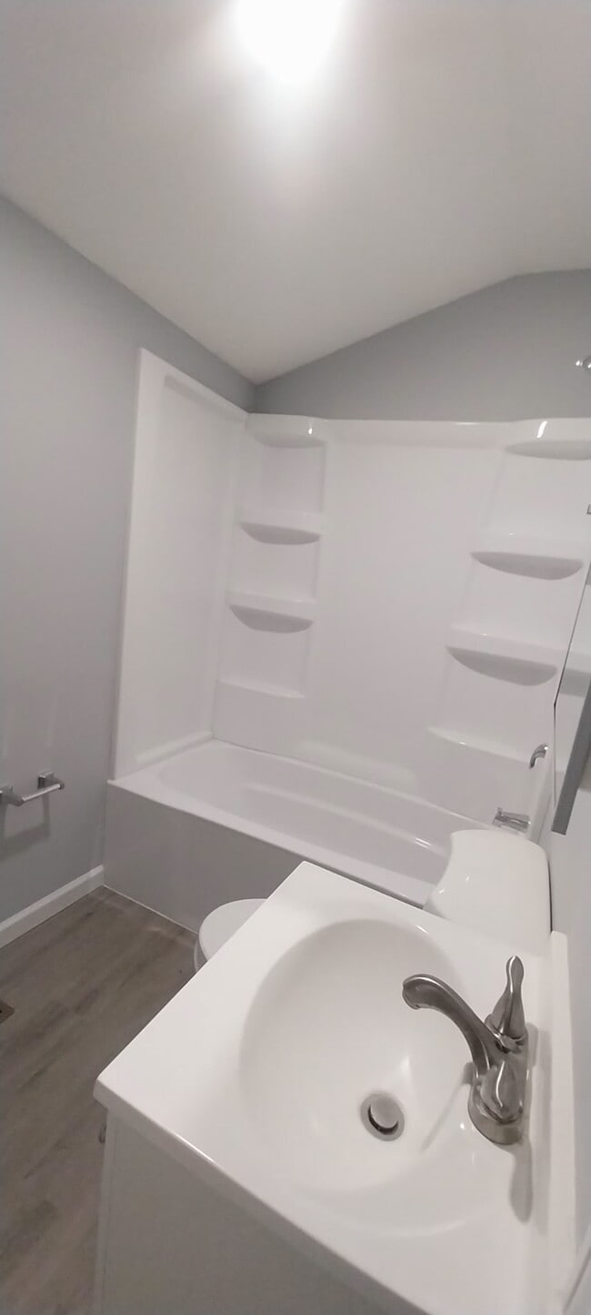 Building Photo - 515 N 6th St