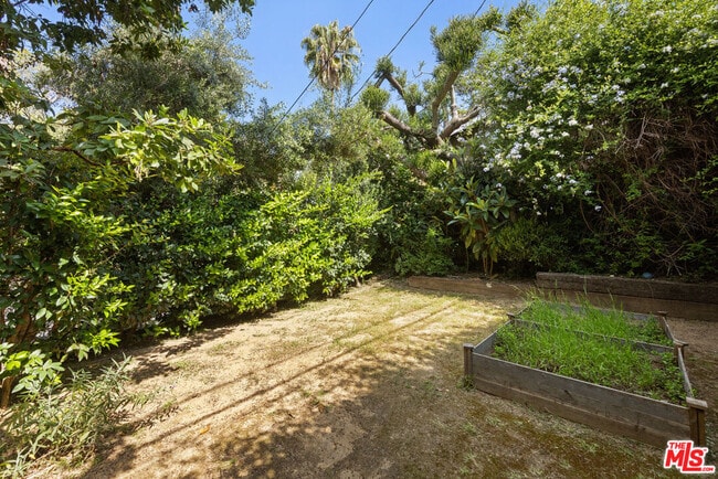 Building Photo - 1448 Angelus Ave