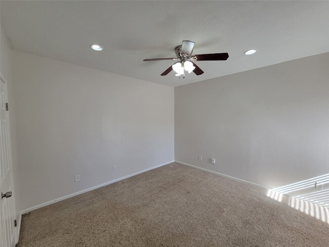 Building Photo - 2025 Augusta Dr