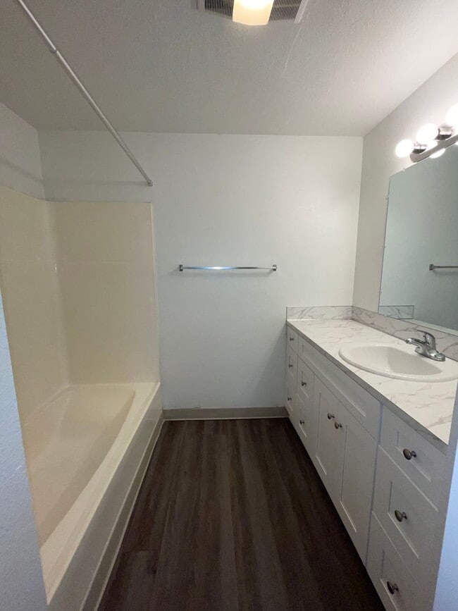 Building Photo - Rent Special: 1/2 Off January's Rent!