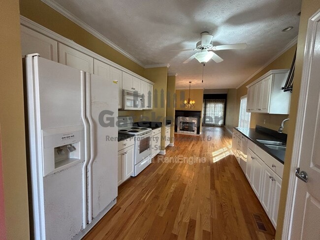 Building Photo - 111 Hanbury Ln