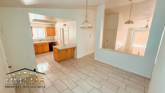 Building Photo - 2815 Flint Hills Dr