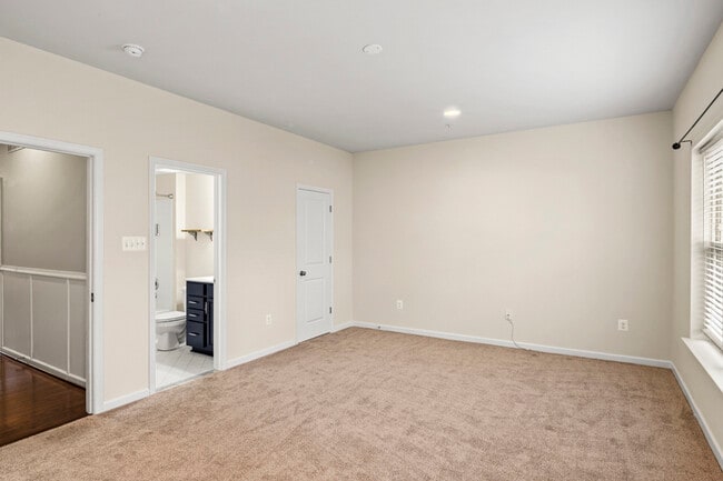 Building Photo - 214 Tanner Ln