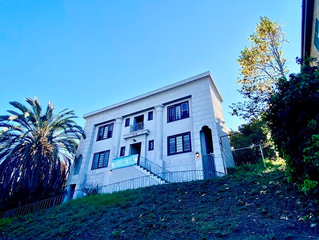 Building Photo - 206 S Coronado St