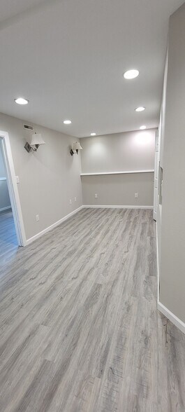 Building Photo - 2806 Fayrdale Dr