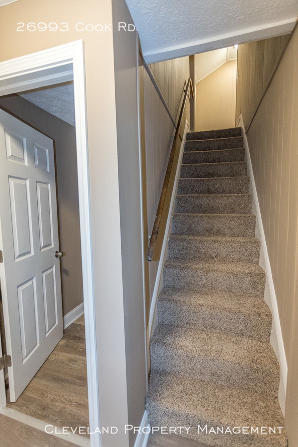 Building Photo - Newly Renovated Olmsted Twp Home