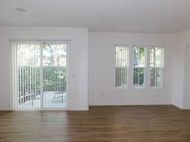 Building Photo - 3351 Via Mereno