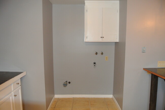Building Photo - Adorable 2 bedroom, 1 bathroom In Pittsbur...