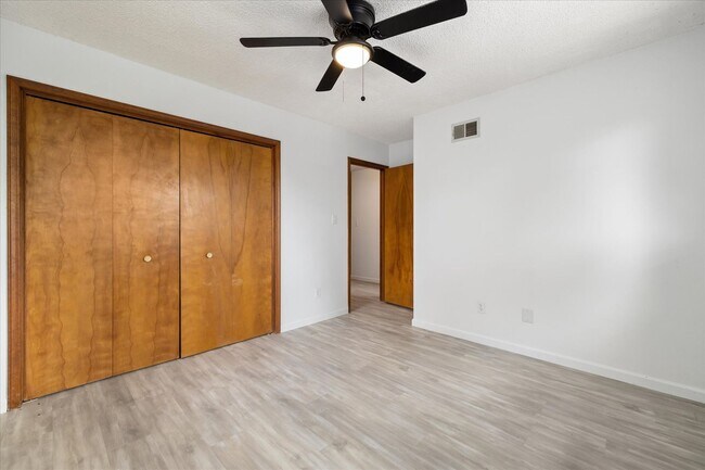 Building Photo - Bright & Updated 2 Bed Rental – Move-In Re...
