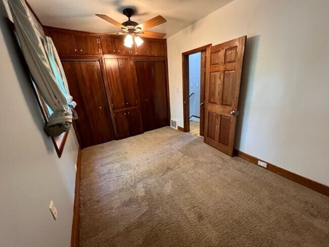 Building Photo - Duluth, MN - 4 Bedroom - 2 Bath - 2 car garage - Single family home