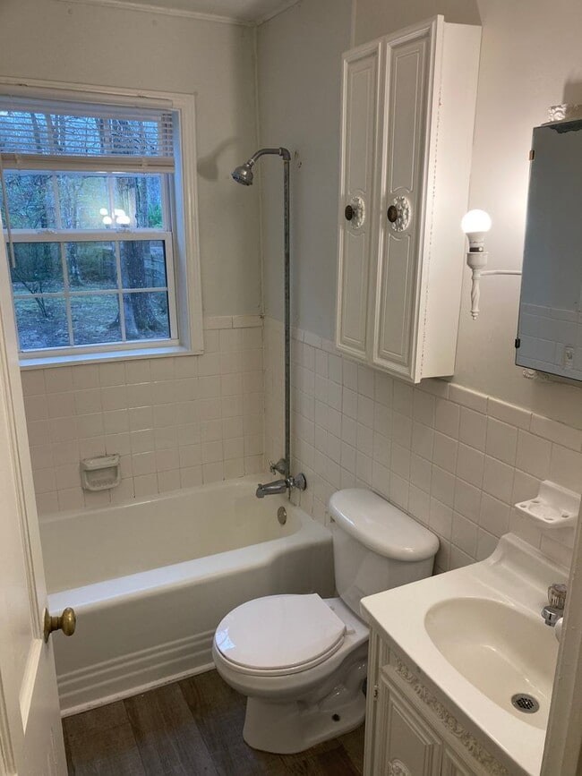 Building Photo - 2/2 House with Bonus in Summerville Park $1,195