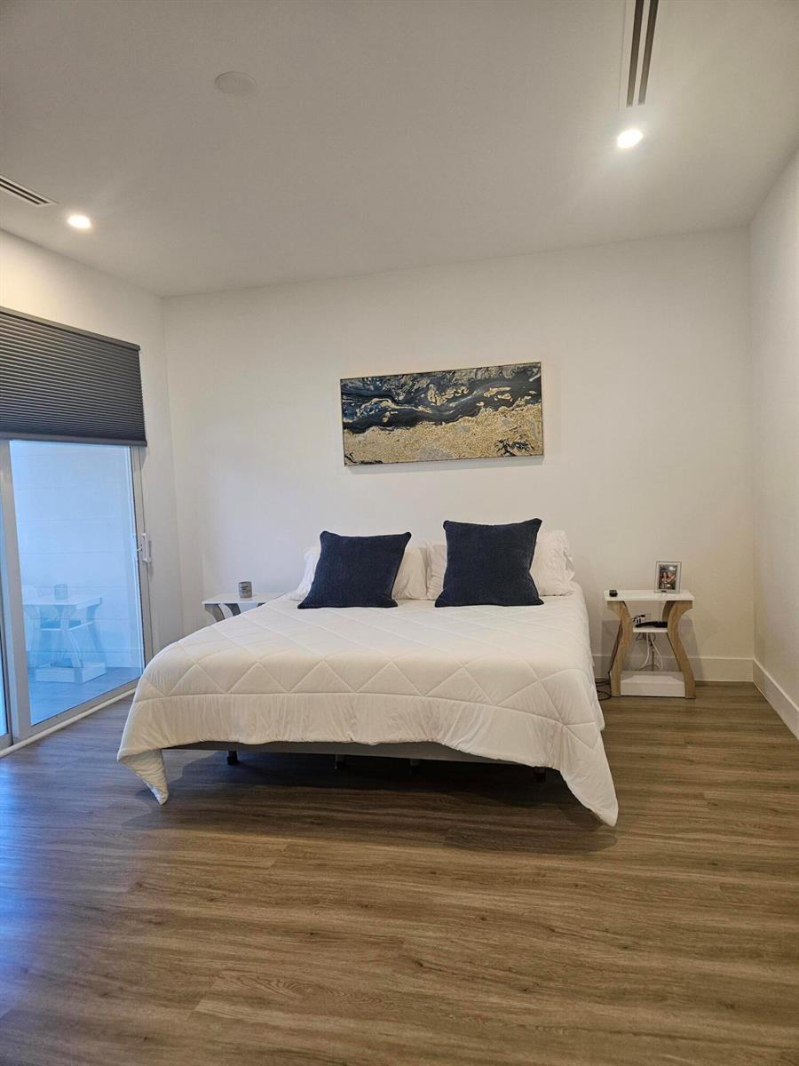 Building Photo - 2275 SE 7th St