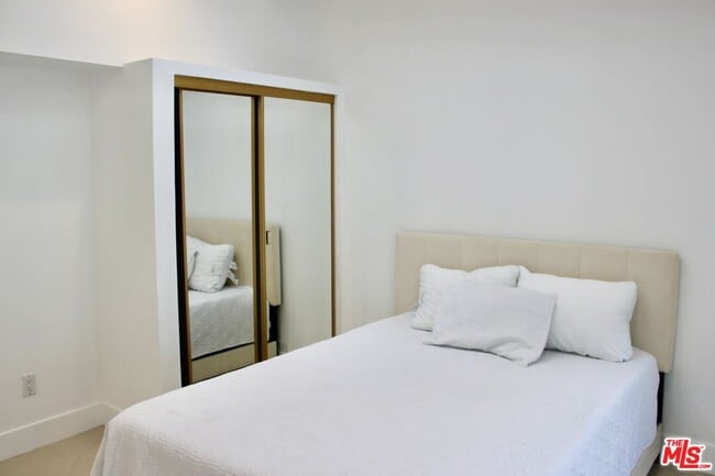 Building Photo - 1265 Bienveneda Ave