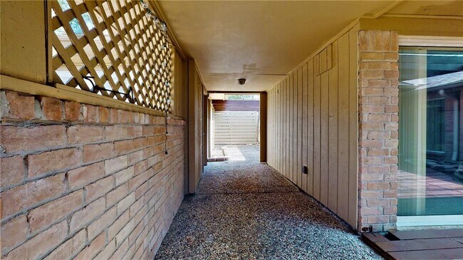 Building Photo - 12618 Misty Valley Dr