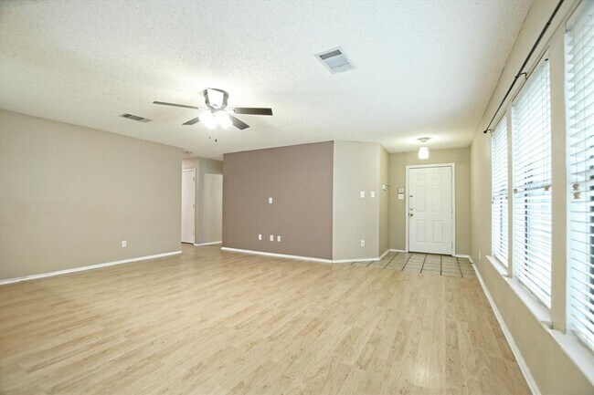 Building Photo - 1353 Lakeside Loop
