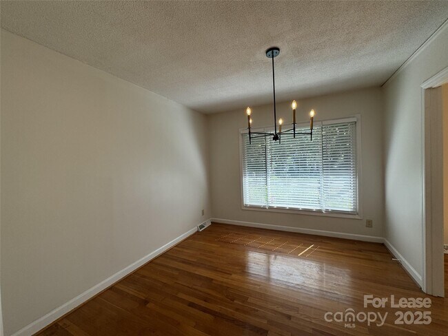 Building Photo - 201 Livingston Dr