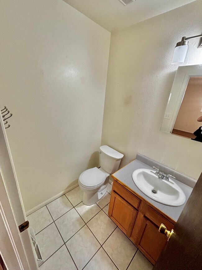 Building Photo - 3512-3512 Holland Ct