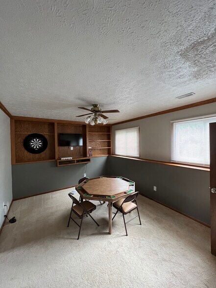 Building Photo - 7650 Warner Rd