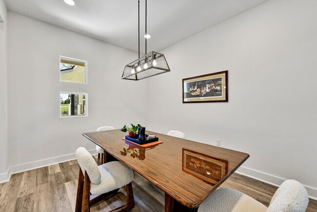 Building Photo - 104 Desert Rose S