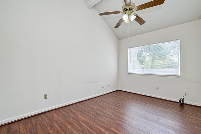 Building Photo - 10725 Boardwalk St