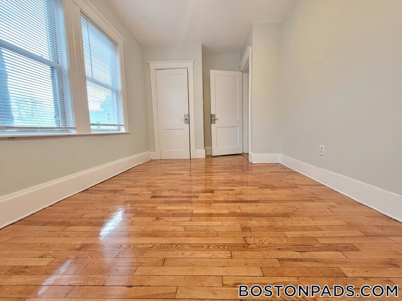 Building Photo - 17 Wachusett St