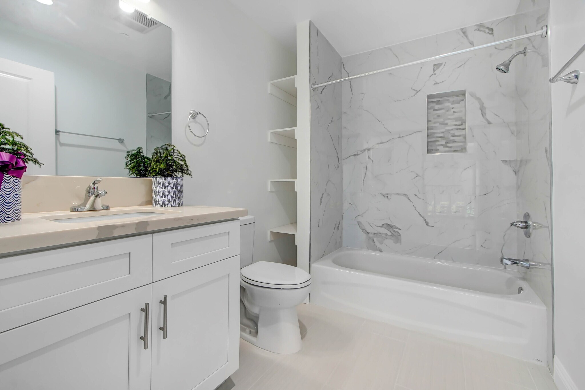 Building Photo - 11753 Iowa Ave