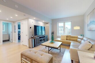 Building Photo - 932 Broadway