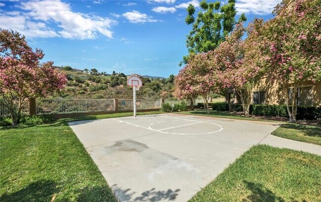 Building Photo - 2325 Del Mar Way # 103