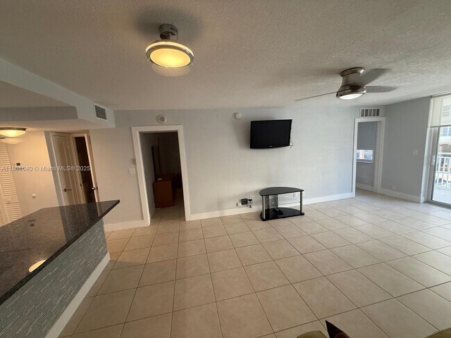 Building Photo - 1801 S Ocean Dr