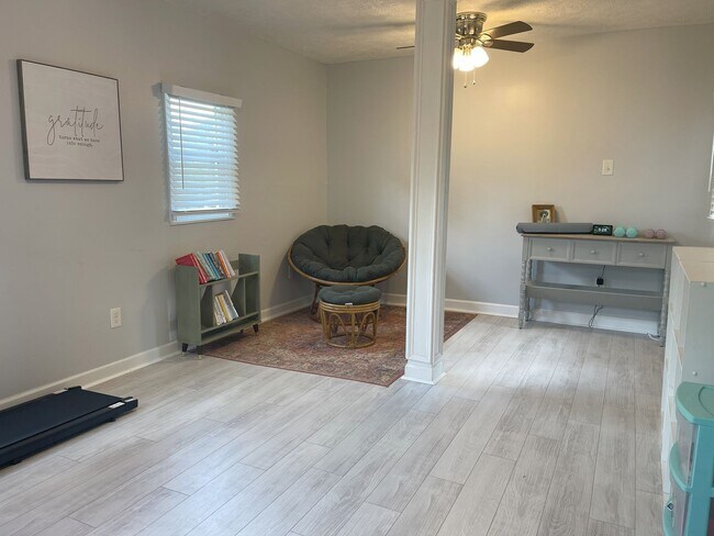 Building Photo - Beautifully Updated 3 Bed Home with Bonus ...