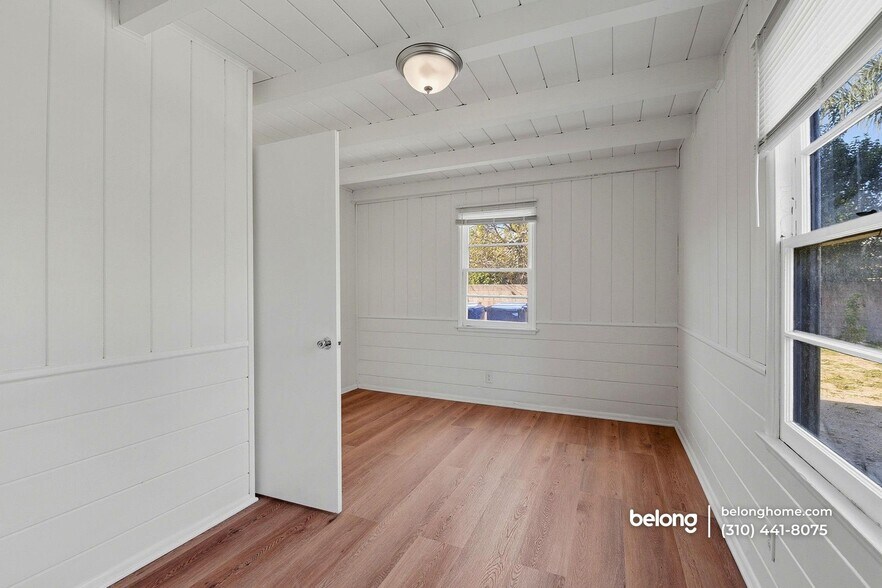 Building Photo - 18601 Keswick St