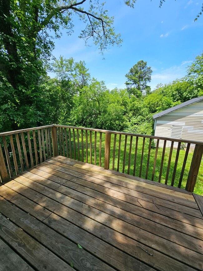 Building Photo - 2BR with Living Room & Den!