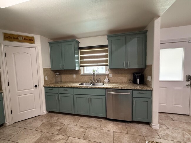 Building Photo - 208 Chisos Oak Dr