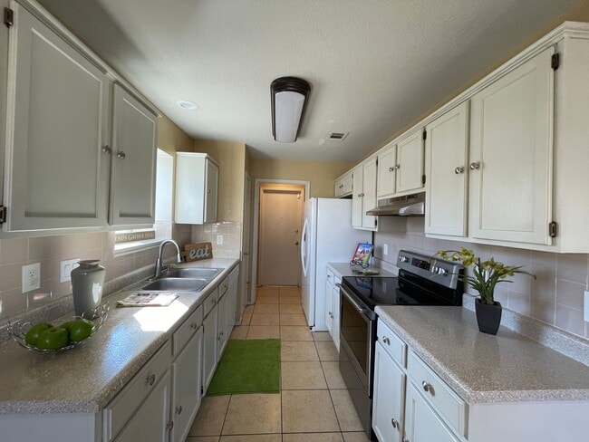 Building Photo - 3817 Water Oak Dr