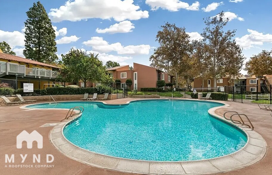 Building Photo - 17081 W Bernardo Dr