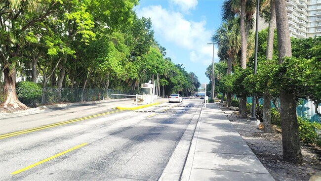 Building Photo - 2451 Brickell Ave
