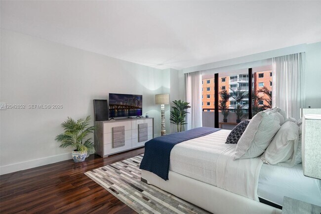 Building Photo - 1581 Brickell Ave