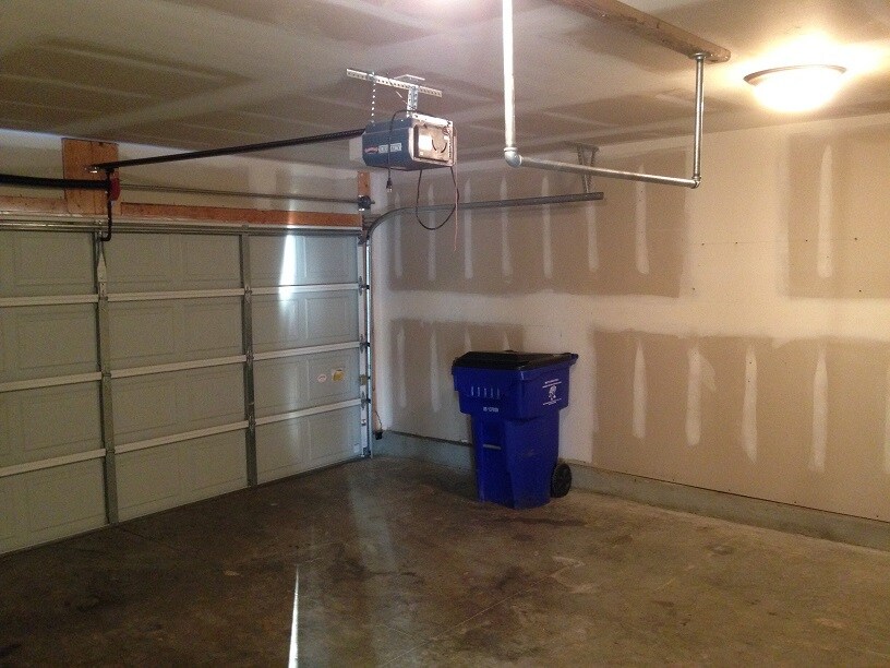 Garage - 996 Applecross Dr
