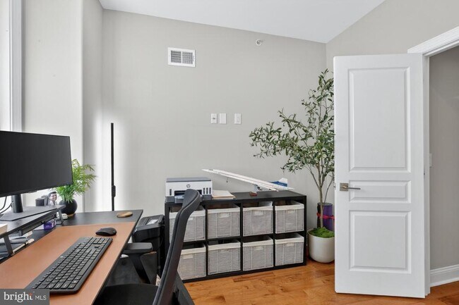 Building Photo - 2216 Almond St